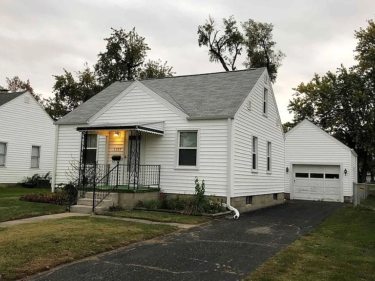 1107 E Firmin St — Photo 1