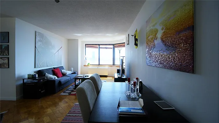 Rented by R New York | media 8