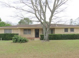 102 Inwood Dr, Palestine, TX 75801