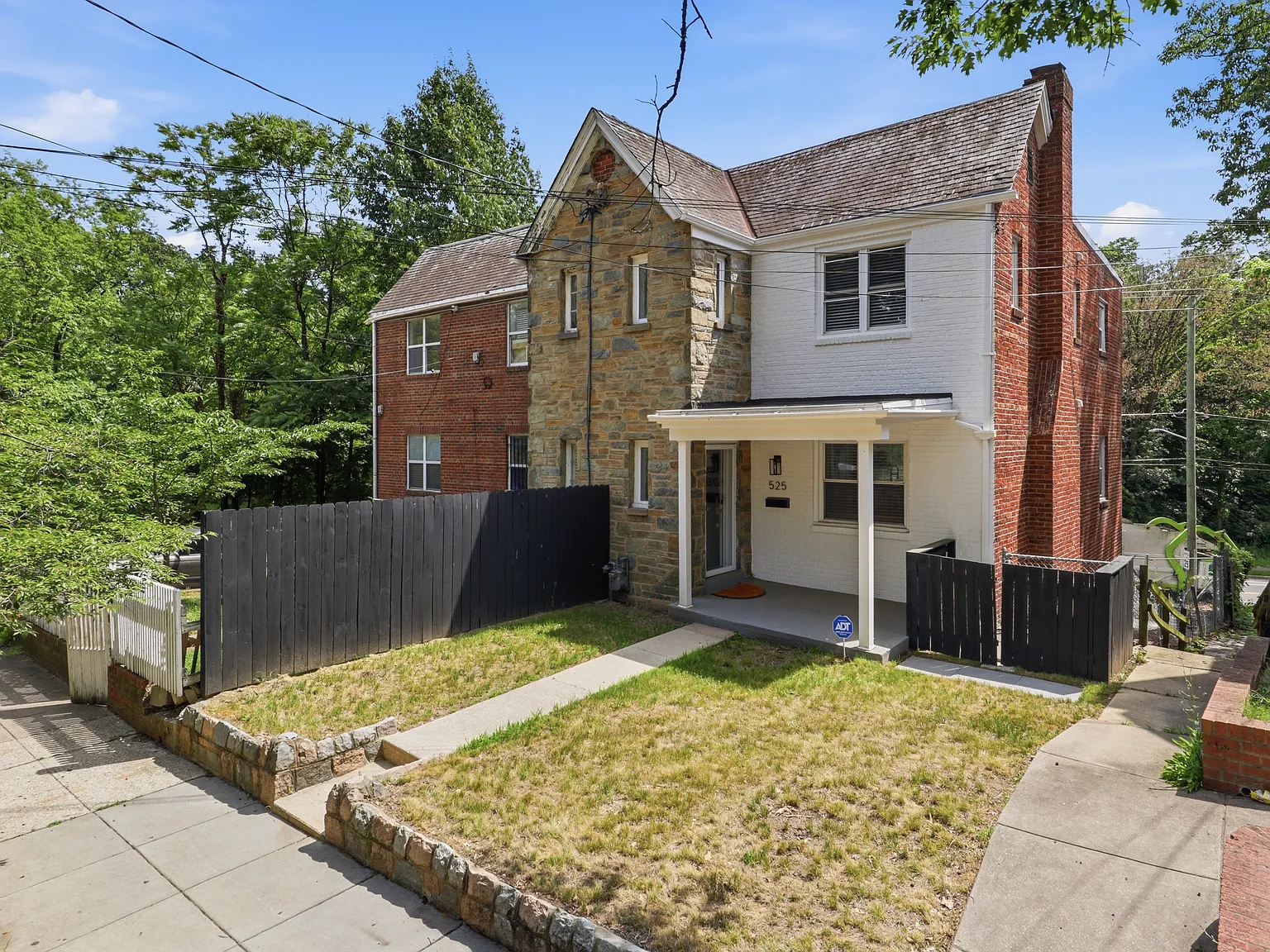 525 Oakwood St SE — Photo 2