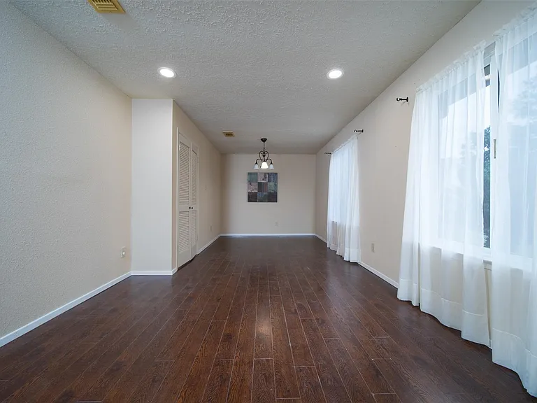 2411 Gunston Ct — Photo 8