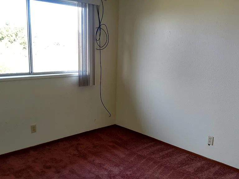 1648 Fischer Ave — Photo 5