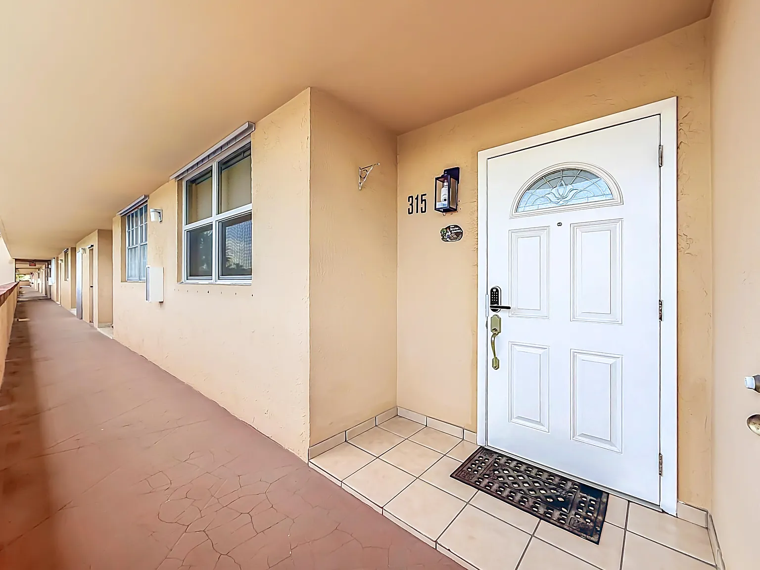 2 bed, 2.0 bath, 984 sqft, $1,900 — Photo 2