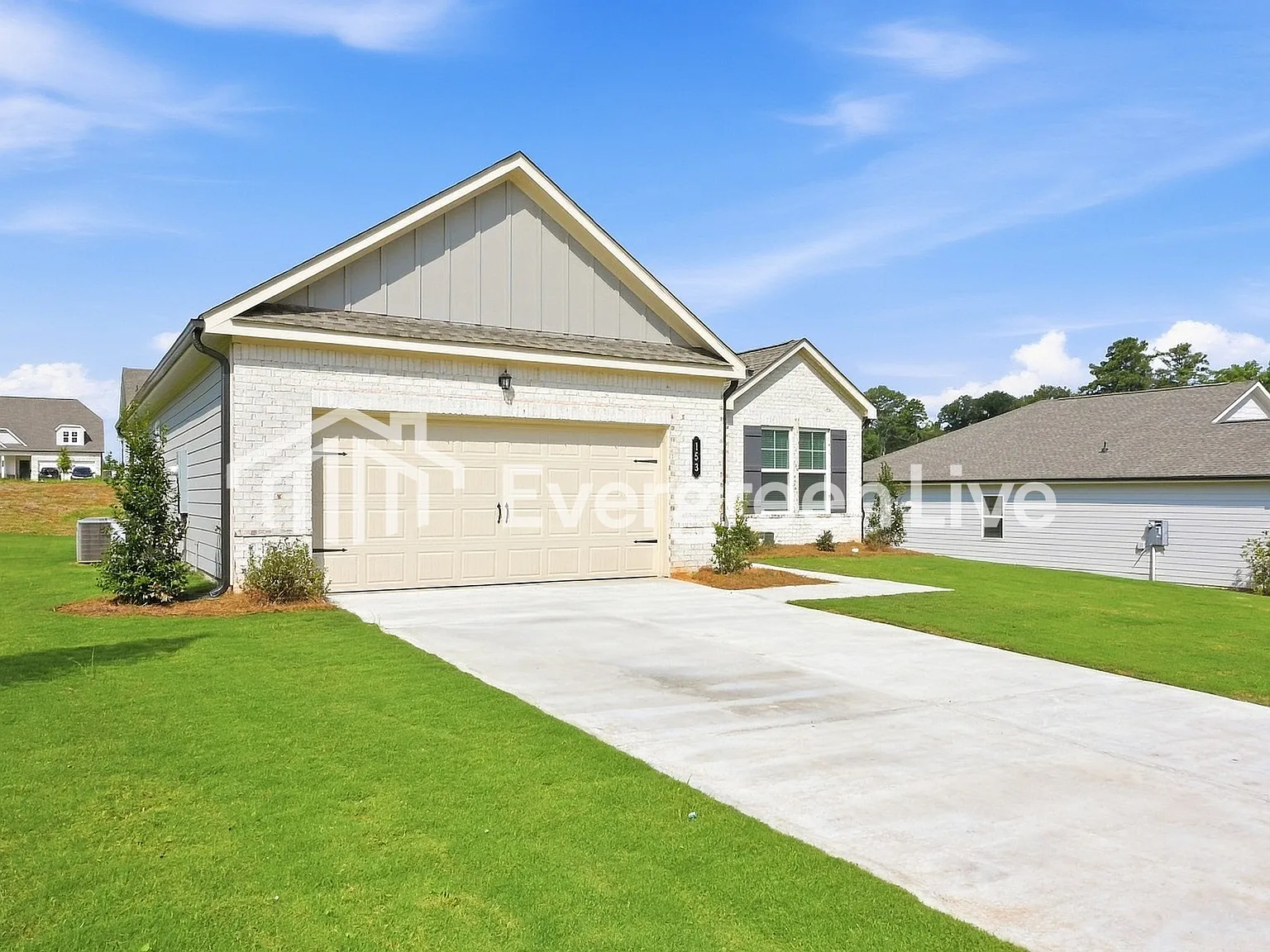 3 bed, 2.0 bath, 1561 sqft, $1,990 — Photo 2