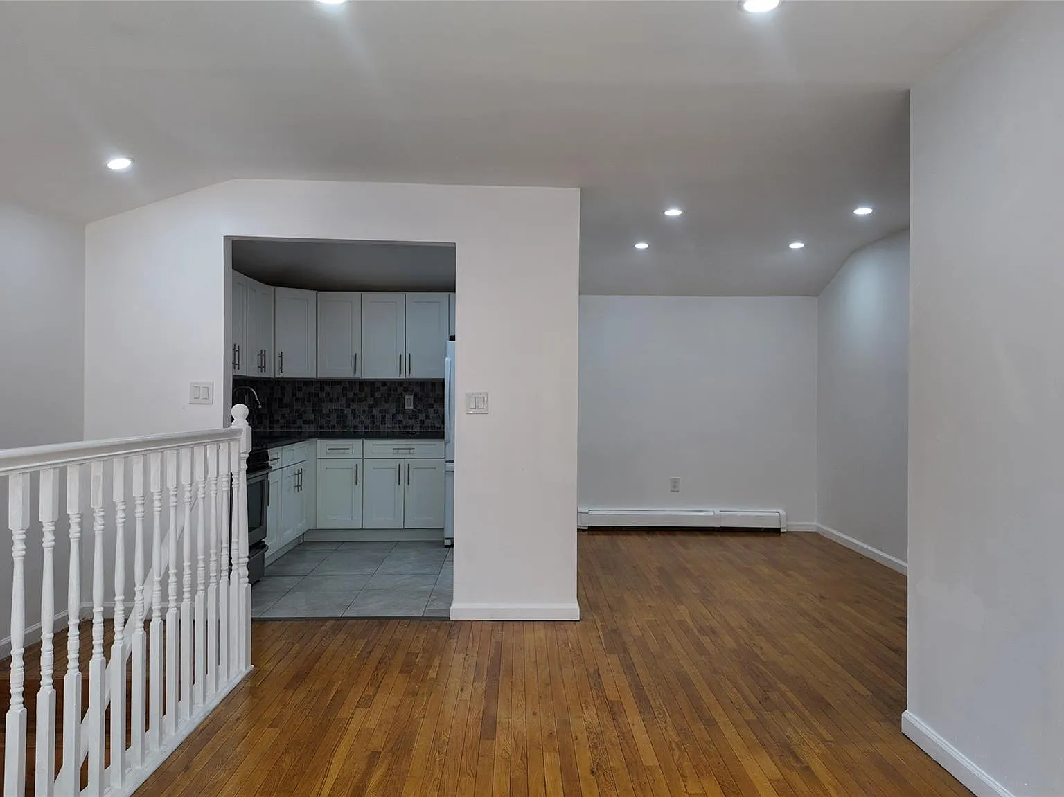 3 bed, 1.0 bath, 2072 sqft, $3,550 — Photo 4