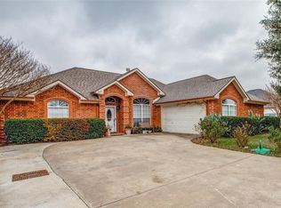 267 Cobblestone Cir, Red Oak, TX 75154
