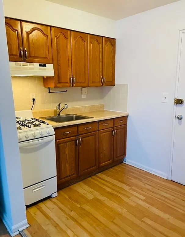 Studio, $2,050 — Photo 2