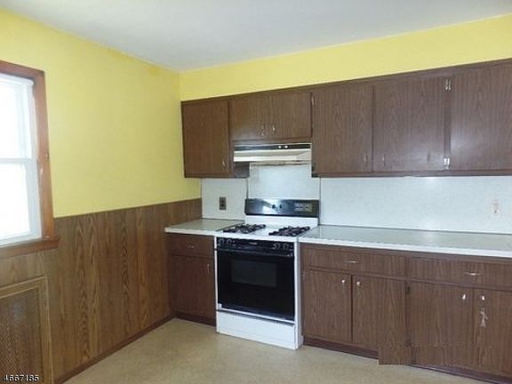 4th image of 318 Bender Ave