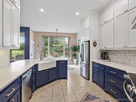 5th image of 828 Sunset Ct