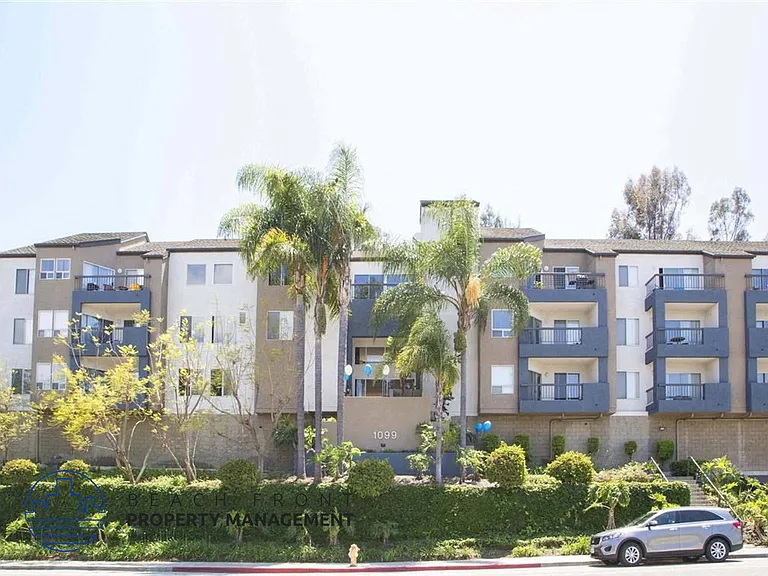 1099 Capitol Dr. — Photo 4