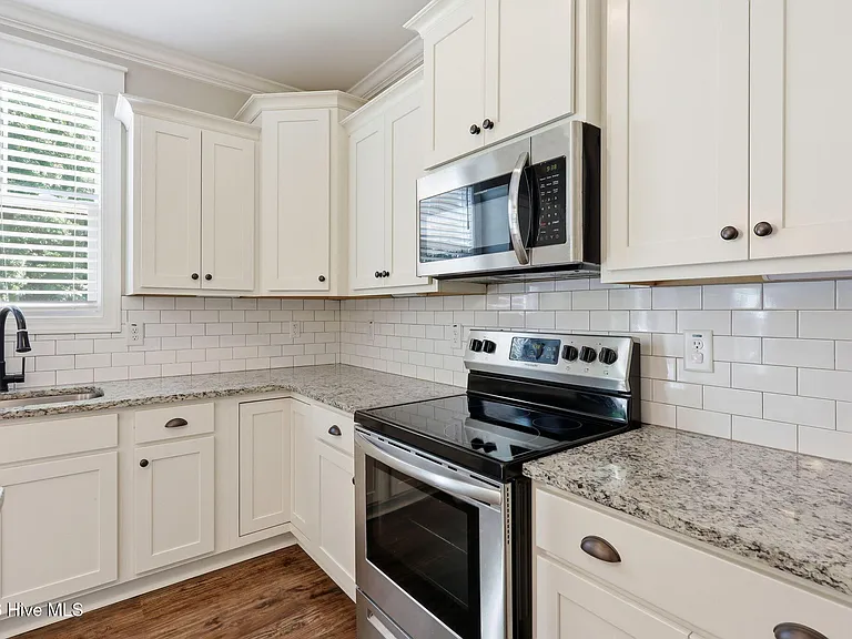318 Dunston Rd — Photo 26