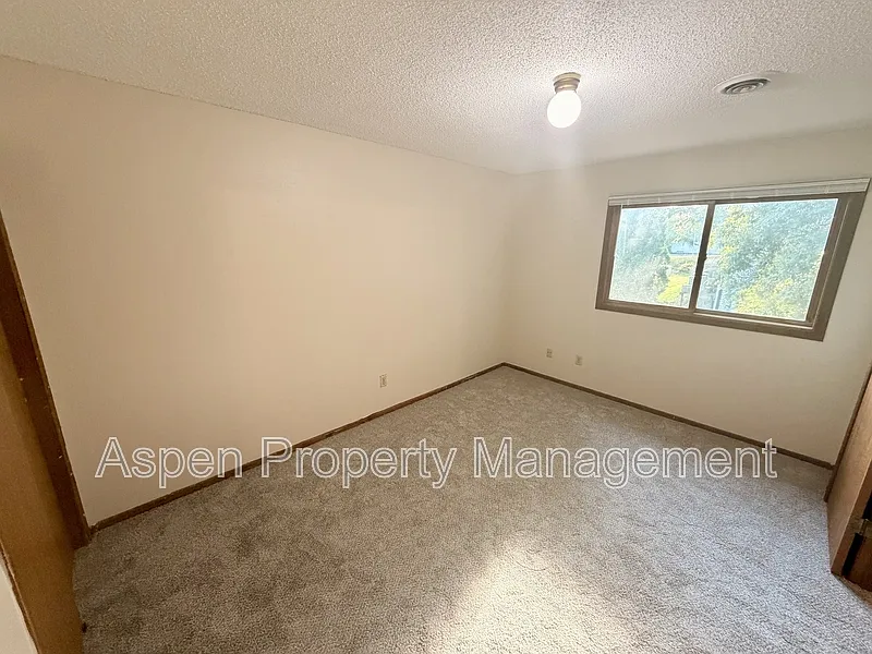 2 bed, 1.0 bath, 924 sqft, $1,195 — Photo 4
