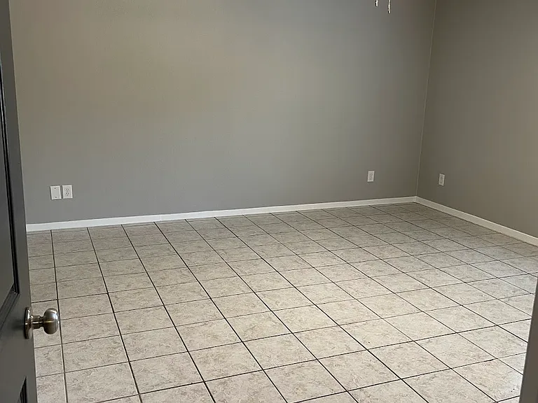 Park Place Apartments — Photo 11