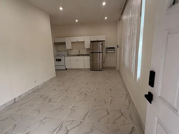 2nd image of 804 Orange Ave APT B