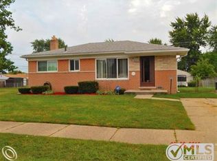 16132 Yew St, Roseville, MI 48066