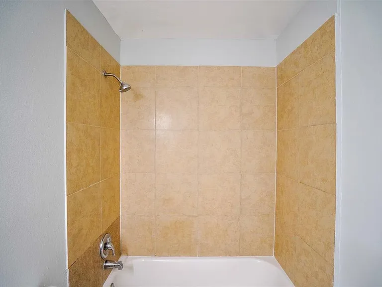 500 E Weatherbee Rd #506 — Photo 3