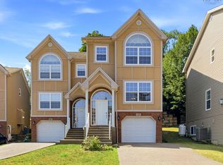 25 Four Mile Ln, Halifax, NS B3M0E2