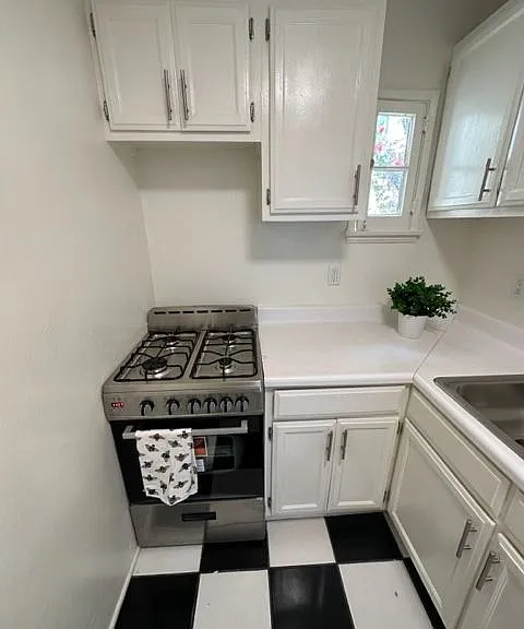 Cherokee Apartments — Photo 18