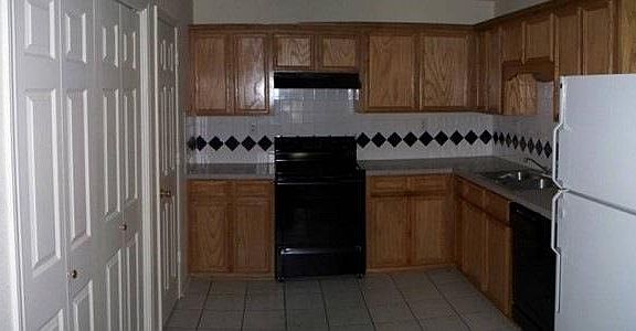 4th image of 4000 Hitchrock Dr