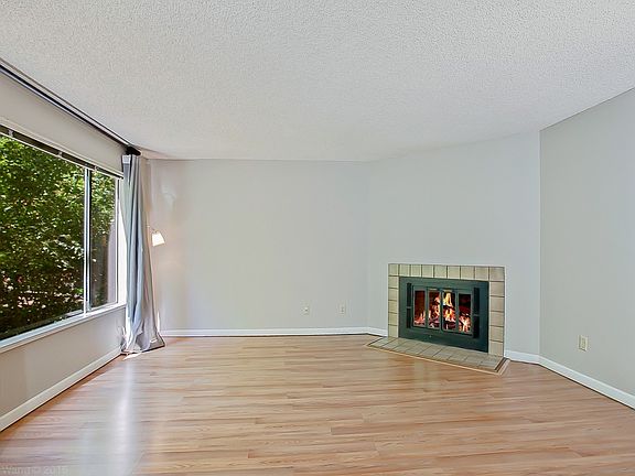 3rd image of 8937 Ravenna Ave NE #8937