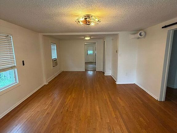 4th image of 108 Greenwood Ave
