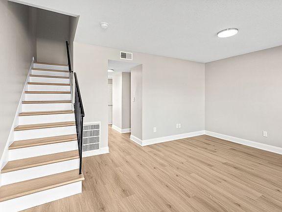 3rd image of 1300 Cloverdale Rd #3aeb802d3