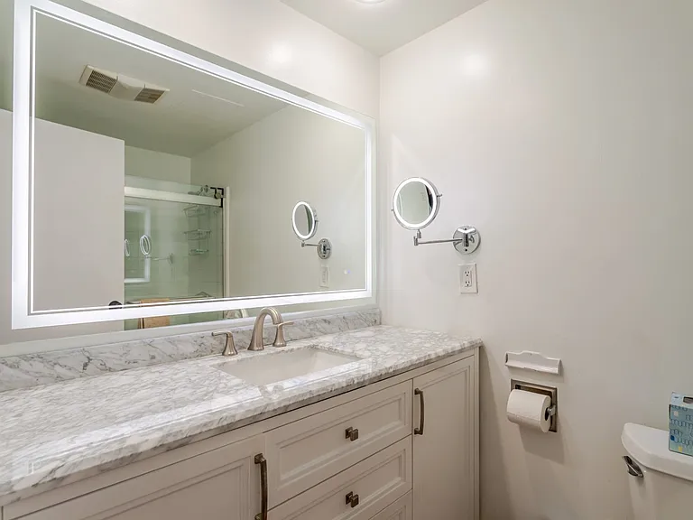 800 W 1st St #1105 — Photo 35