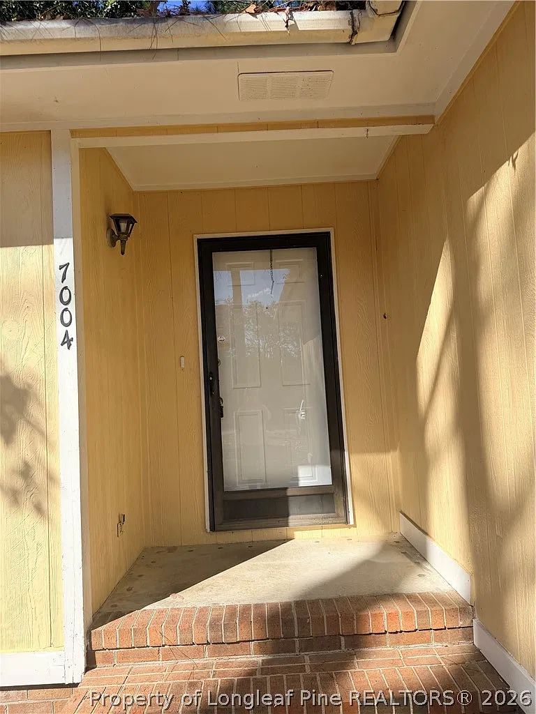 3 bed, 2.0 bath, 1350 sqft, $1,575 — Photo 3