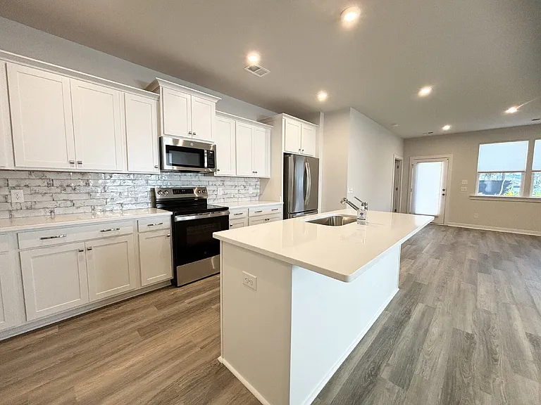 55 Lockwood Dr — Photo 9