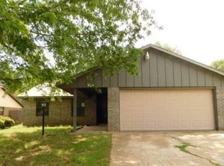 104 Cambridge Dr, Oklahoma City, OK 73110