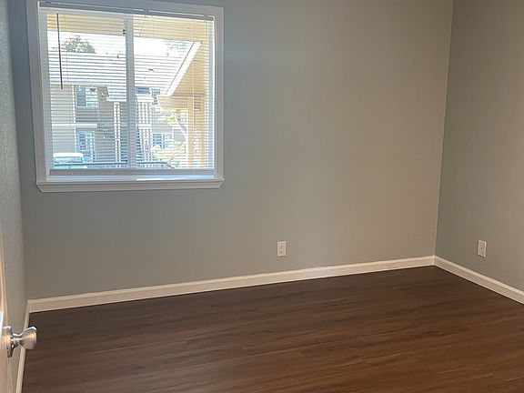 4th image of 4072 Market St NE #6