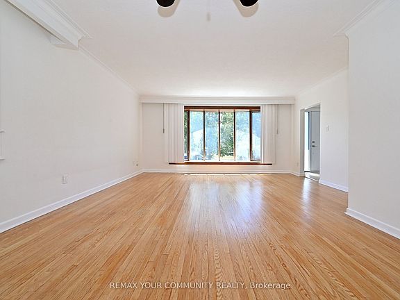 5th image of 41 Stanwood Cres