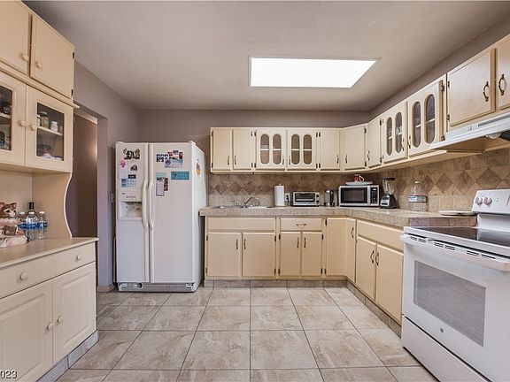 3rd image of 2301 Dori Ave
