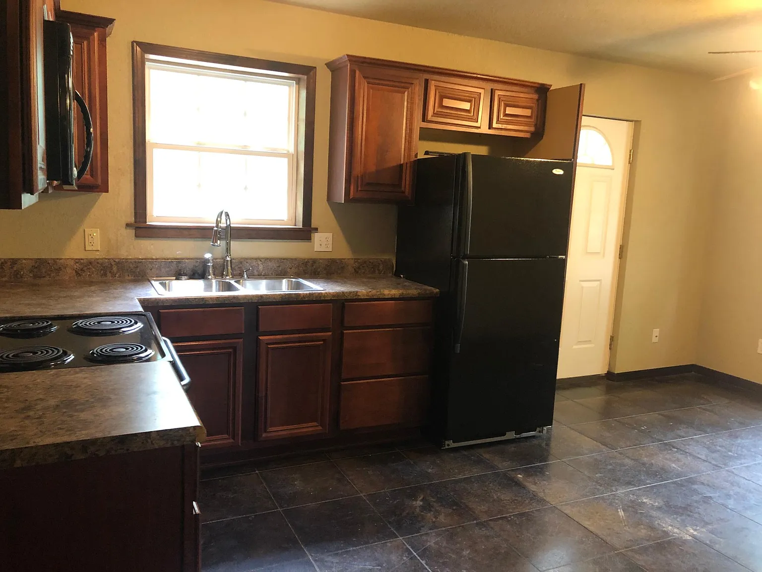 1 bed, $895 — Photo 2