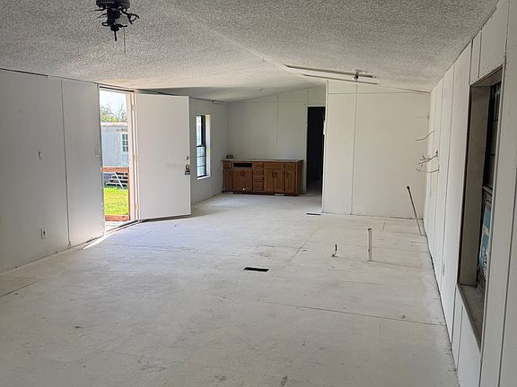 5th image of 1027 SW Traffic Way #1