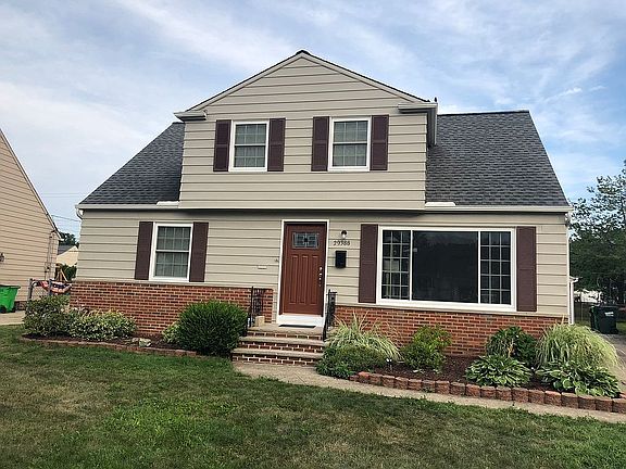 3rd image of 29388 Woodway Dr