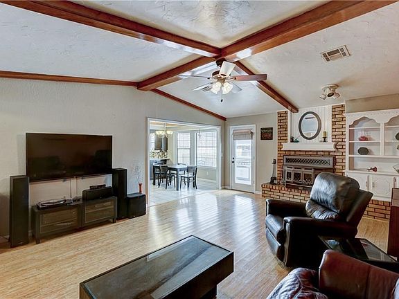 5th image of 1204 SW 106th St