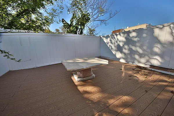 Rented by Metropolitan Realty | media 4
