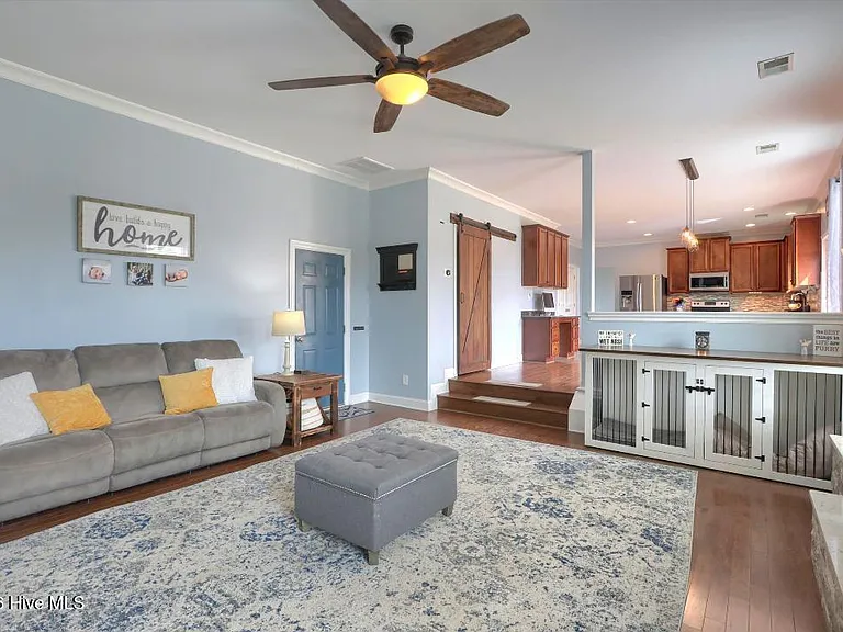 1421 Dooley Ln — Photo 16