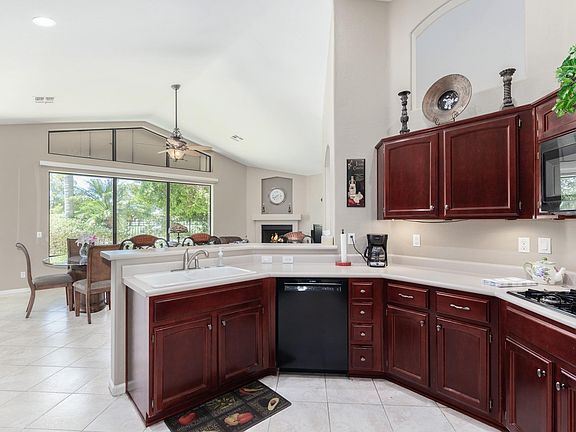 4th image of 4738 N Greenview Cir W