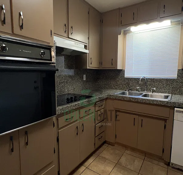2305 Rose Ave — Photo 11