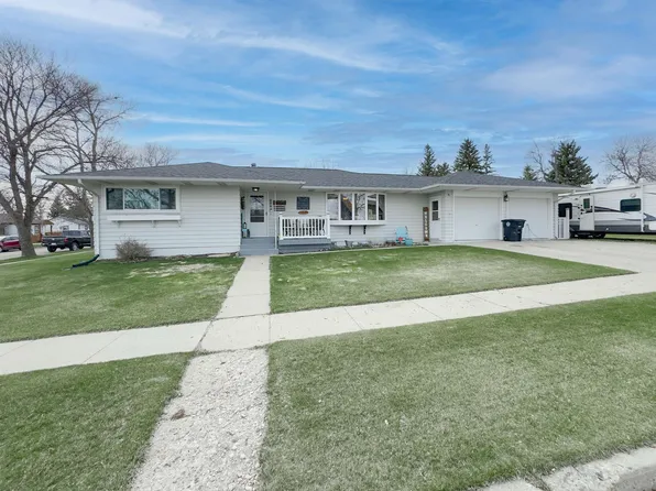 402 N Torning St, Tioga, ND 58852