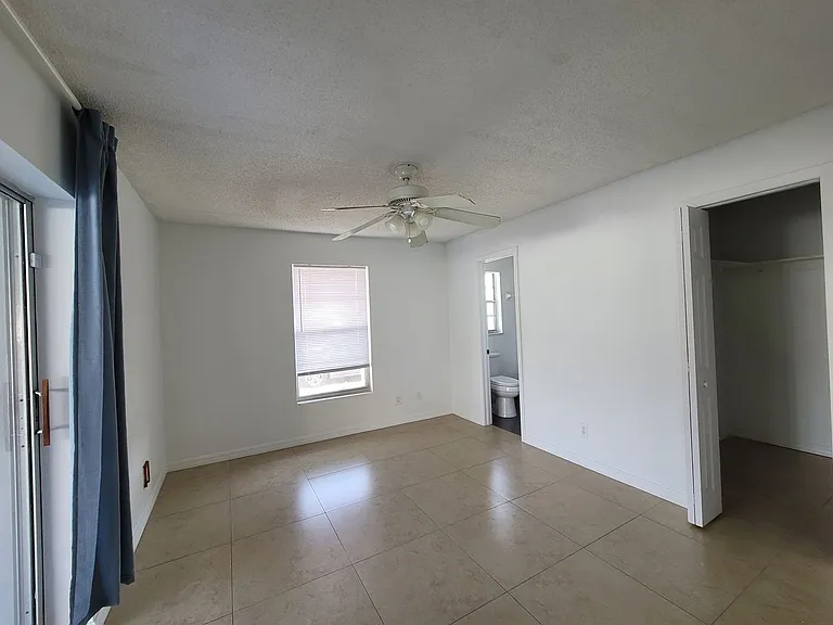 702 SE 47th St #3 — Photo 6