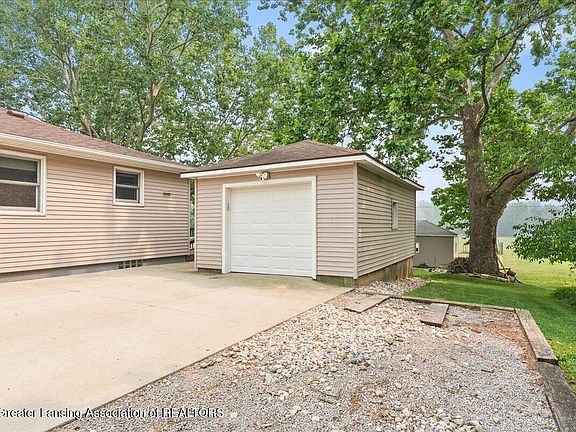 4th image of 205 W Herbison Dr