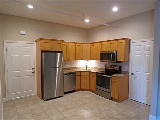 1072 Washington St #3 — Photo 1