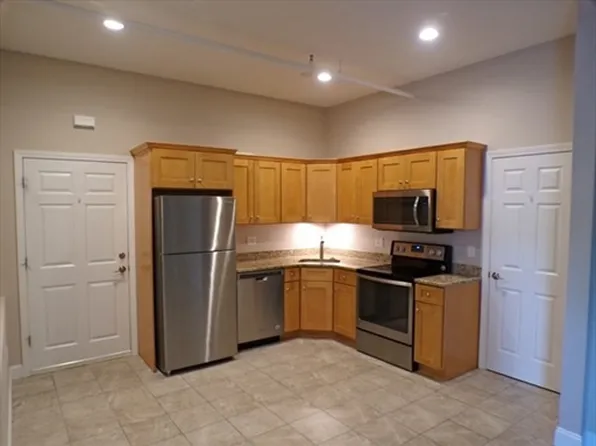 1072 Washington St Unit 3, Weymouth, MA 02189