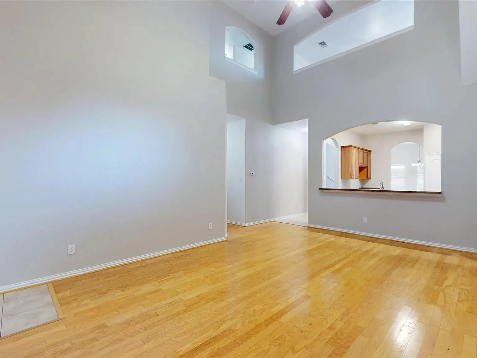 5 bed, 2600 sqft, $3,000 — Photo 4