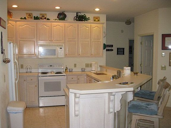 3rd image of 114 E Meadow Dr #C1