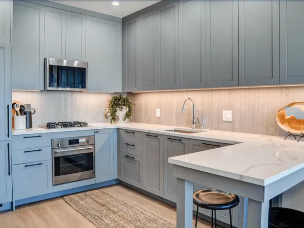 Le Noble, 5768 W 3rd St #302, Los Angeles, CA 90036