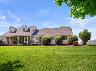 1207 Grassy Creek Rd, Pinnacle, NC 27043